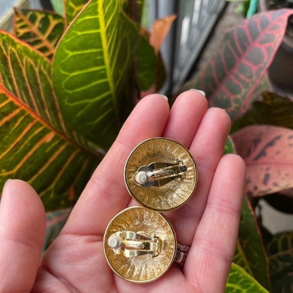 Givenchy VTG 18K gold plated clip earrings - Picture 9 of 14